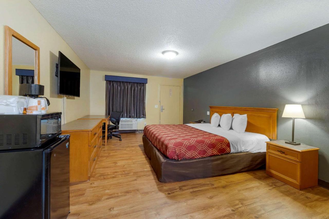 Econo Lodge Pryor Creek Exterior foto